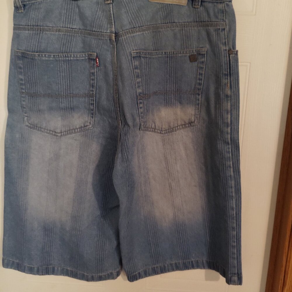 Shorts - Picture 3 of 3